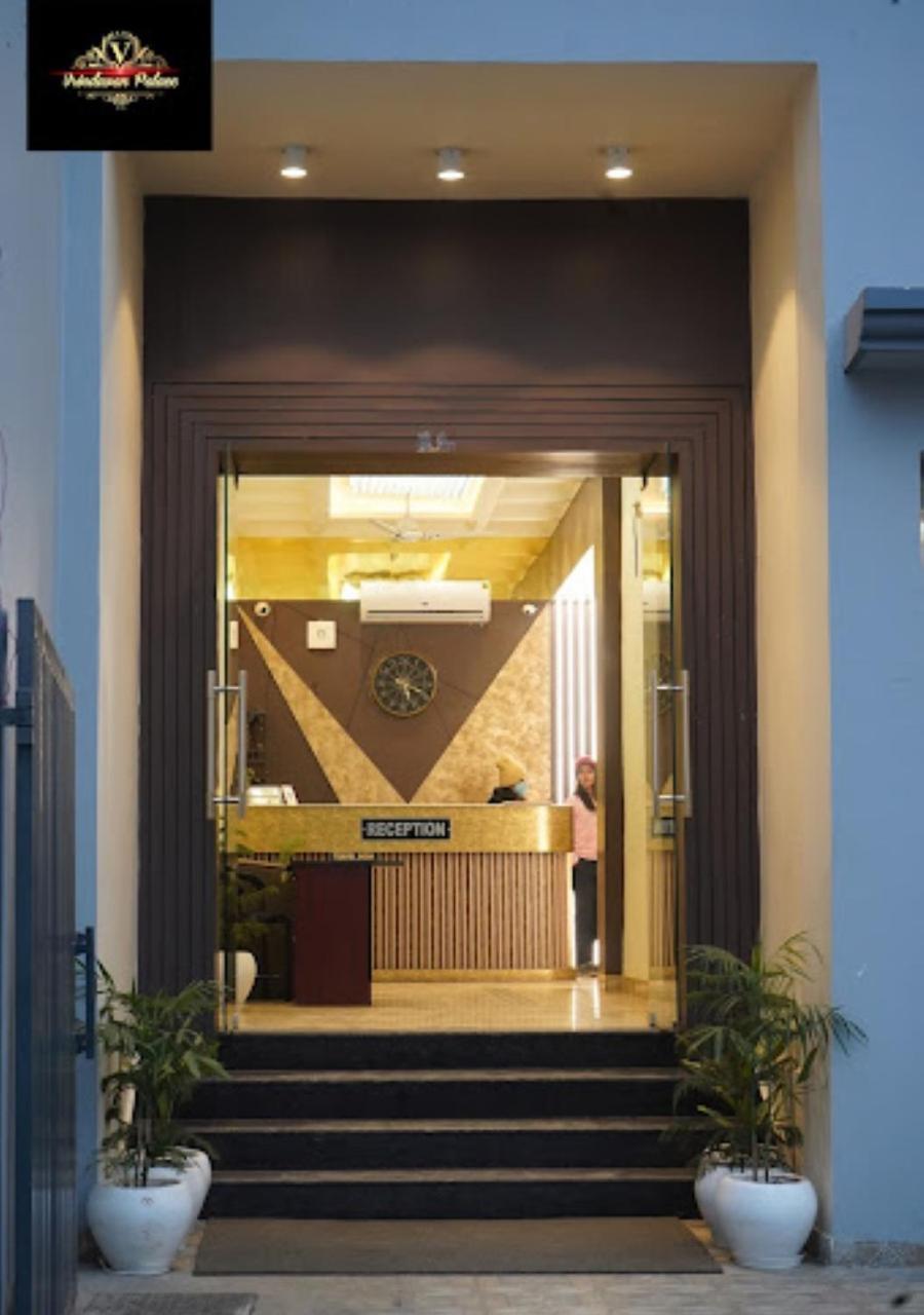 Hotel Vrindavan Palace
